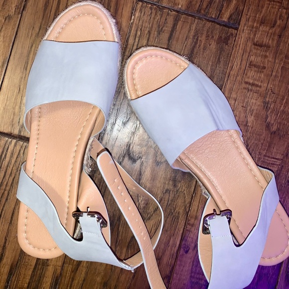 sandals - Picture 1 of 2